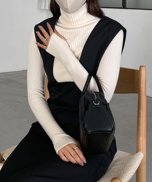 Louere（ルエレ）の「フィンガーホールタートルリブニット（ニット/セーター・レディース・ホワイト/ブラック/クリーム・FREE）」の11枚目の写真