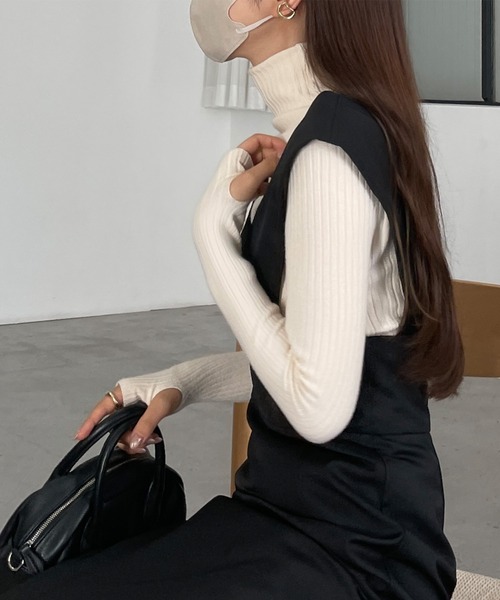 Louere（ルエレ）の「フィンガーホールタートルリブニット（ニット/セーター・レディース・ホワイト/ブラック/クリーム・FREE）」の7枚目の写真