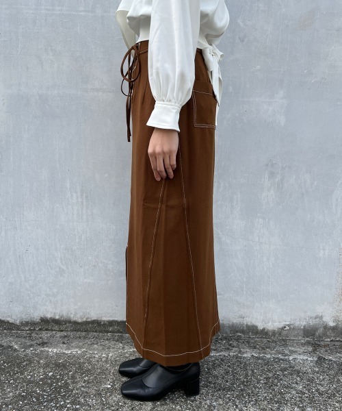 A de a.v.v(アードアー・ヴェ・ヴェ)の「バイカラーステッチナロースカート(スカート・レディース・ブラウン/ブラック・SMALL/MEDIUM)」の8枚目の写真
