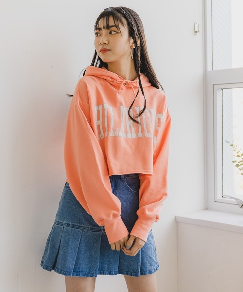 repipi armario(レピピ アルマリオ)の「カレッジロゴショートパーカー(パーカー・キッズ・杢グレー/ネイビー/オートミール/コーラル・MEDIUM/SMALL/LARGE)」の4枚目の写真