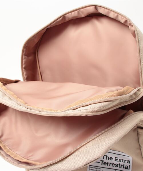 ACCOMMODE（アコモデ）の「【Universal Filmarket】アンブリン　スクエアリュック（バックパック/リュック・レディース・ベージュ/カーキ/グレー/ブルー・FREE）」の6枚目の写真