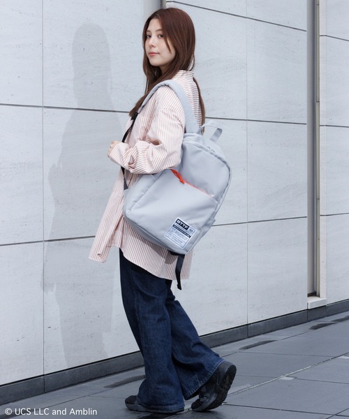 ACCOMMODE（アコモデ）の「【Universal Filmarket】アンブリン　スクエアリュック（バックパック/リュック・レディース・ベージュ/カーキ/グレー/ブルー・FREE）」の8枚目の写真