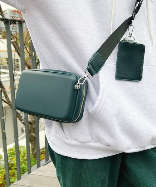 Figments（フィグメンツ）の「スクエアショルダーバッグ（ショルダーバッグ・レディース・ブラック/ダークグリーン・FREE）」の2枚目の写真