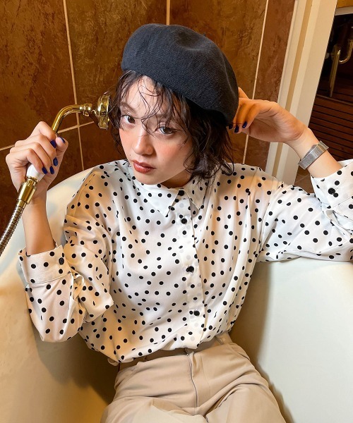 Le temps riche（ルタンリッシュ）の「ドットプリントシャツ＜Le temps riche＞（シャツ/ブラウス・レディース・ブラック/オフホワイト・M/L）」の2枚目の写真