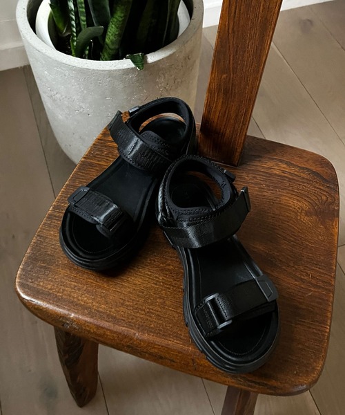 LOWRYS FARM(ローリーズファーム)の「カンドウフィットスポサン 177270(サンダル・レディース・ブラック/ホワイト・MEDIUM/LARGE)」の11枚目の写真