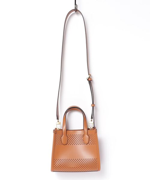 Guess（ゲス）の「KATEY Perforated Mini Tote（トートバッグ・レディース・ブラウン/ホワイト/ピンク/ブラック・ONE SIZE）」の6枚目の写真
