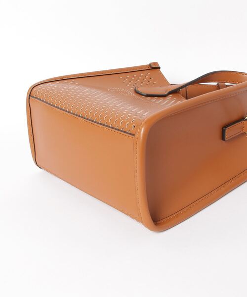 Guess（ゲス）の「KATEY Perforated Mini Tote（トートバッグ・レディース・ブラウン/ホワイト/ピンク/ブラック・ONE SIZE）」の9枚目の写真