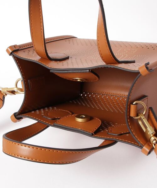 Guess（ゲス）の「KATEY Perforated Mini Tote（トートバッグ・レディース・ブラウン/ホワイト/ピンク/ブラック・ONE SIZE）」の7枚目の写真