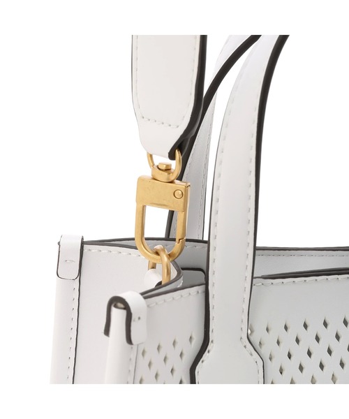 Guess（ゲス）の「KATEY Perforated Mini Tote（トートバッグ・レディース・ブラウン/ホワイト/ピンク/ブラック・ONE SIZE）」の16枚目の写真