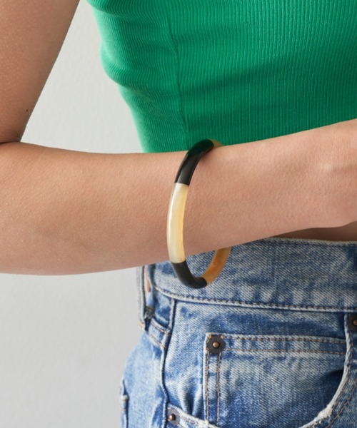 Auntie Rosa Holiday（アンティローザホリデー）の「ツートンバングル（バングル/リストバンド・レディース・レッド/ホワイト/ブラック・FREE）」の6枚目の写真