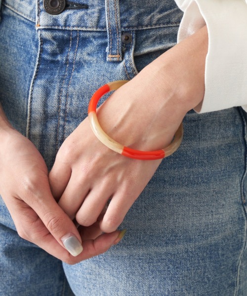 Auntie Rosa Holiday（アンティローザホリデー）の「ツートンバングル（バングル/リストバンド・レディース・レッド/ホワイト/ブラック・FREE）」の13枚目の写真