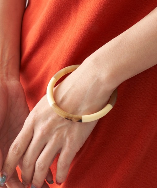 Auntie Rosa Holiday（アンティローザホリデー）の「ツートンバングル（バングル/リストバンド・レディース・レッド/ホワイト/ブラック・FREE）」の8枚目の写真