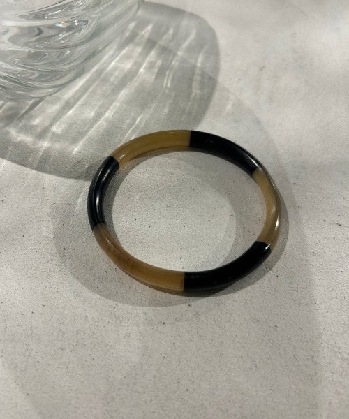 Auntie Rosa Holiday（アンティローザホリデー）の「ツートンバングル（バングル/リストバンド・レディース・レッド/ホワイト/ブラック・FREE）」の15枚目の写真