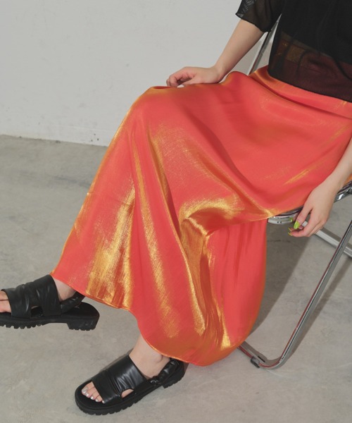 Solace（ソレイス）の「サテンオーロラスカート（スカート・レディース・アイボリー/ブルー/オレンジ・FREE）」の3枚目の写真