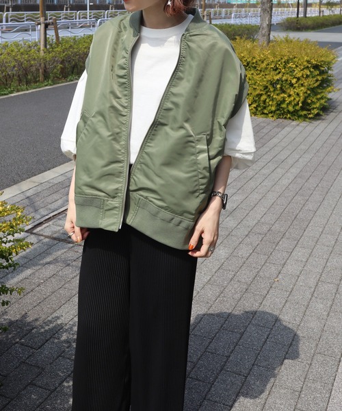 AMERICAN HOLIC(アメリカンホリック)の「MA-1ノースリーブブルゾン(その他アウター・レディース・カーキ・L/M)」の4枚目の写真