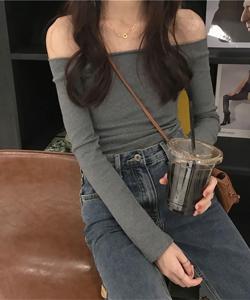 NinaetLina（ニナエリナ）の「オフショルカットソー（Tシャツ/カットソー・レディース・ブラック/チャコール・FREE）」の2枚目の写真