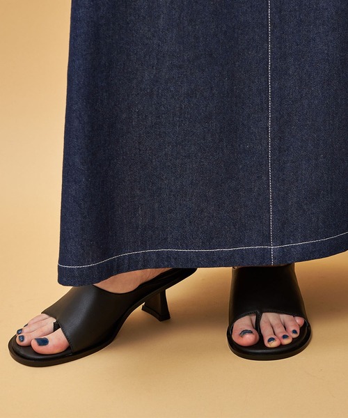 casane(カサネ)の「ラウンドトゥライナーカラーサンダル(サンダル・レディース・ブラック/ホワイト・0/1/2)」の19枚目の写真