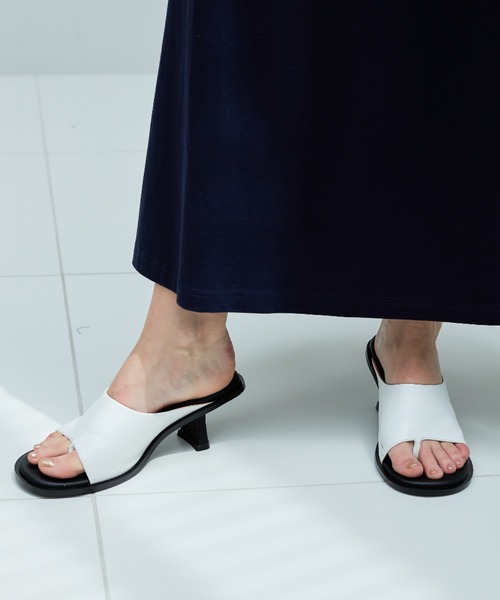 casane(カサネ)の「ラウンドトゥライナーカラーサンダル(サンダル・レディース・ブラック/ホワイト・0/1/2)」の9枚目の写真