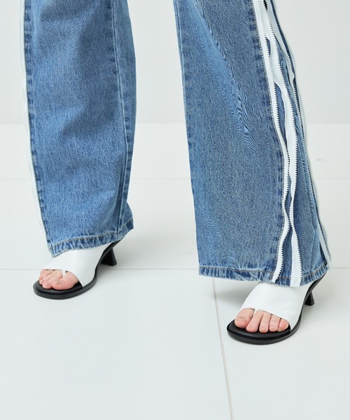 casane(カサネ)の「ラウンドトゥライナーカラーサンダル(サンダル・レディース・ブラック/ホワイト・0/1/2)」の11枚目の写真