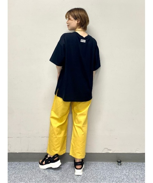 Right-on(ライトオン)の「BT21サークルプリントT(Tシャツ/カットソー・レディース・ホワイト/ブラック・M/L)」の14枚目の写真