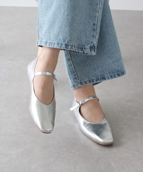 BLUEEAST（ブルーイースト）の「ストラップフラットシューズ（パンプス・レディース・オフホワイト/シルバー/ブラック・MEDIUM/LARGE）」の3枚目の写真