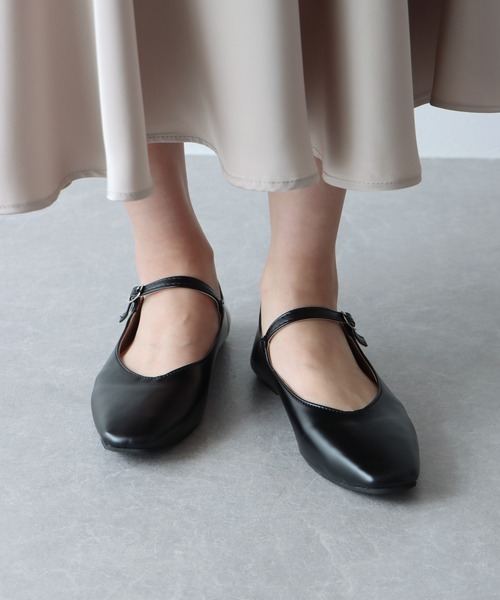 BLUEEAST（ブルーイースト）の「ストラップフラットシューズ（パンプス・レディース・オフホワイト/シルバー/ブラック・MEDIUM/LARGE）」の14枚目の写真