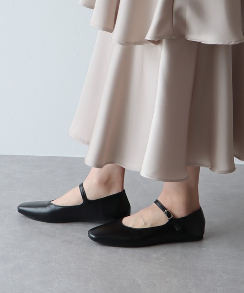 BLUEEAST（ブルーイースト）の「ストラップフラットシューズ（パンプス・レディース・オフホワイト/シルバー/ブラック・MEDIUM/LARGE）」の16枚目の写真