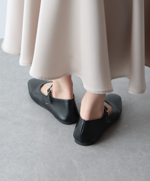 BLUEEAST（ブルーイースト）の「ストラップフラットシューズ（パンプス・レディース・オフホワイト/シルバー/ブラック・MEDIUM/LARGE）」の17枚目の写真