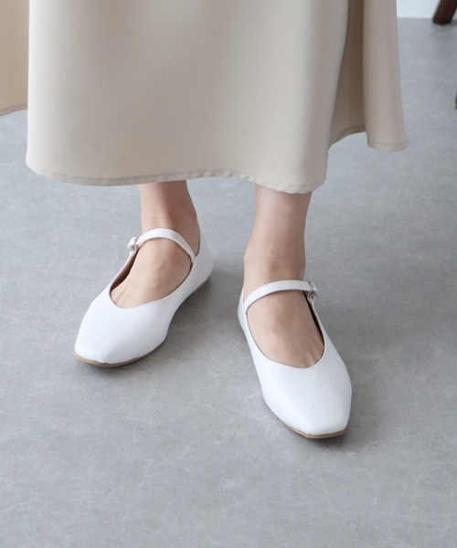 BLUEEAST（ブルーイースト）の「ストラップフラットシューズ（パンプス・レディース・オフホワイト/シルバー/ブラック・MEDIUM/LARGE）」の5枚目の写真