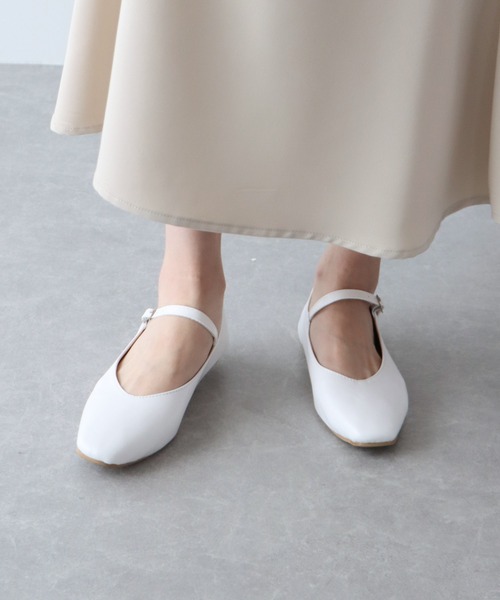 BLUEEAST（ブルーイースト）の「ストラップフラットシューズ（パンプス・レディース・オフホワイト/シルバー/ブラック・MEDIUM/LARGE）」の6枚目の写真