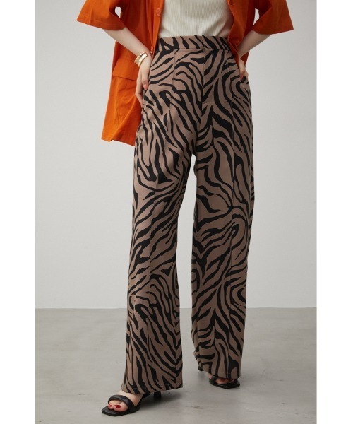 AZUL by moussy(アズールバイマウジー)の「CENTER SEAM ZEBRA PANTS/センターシームゼブラパンツ(その他パンツ・レディース・ホワイト系その他/ベージュ系その他・SMALL/MEDIUM)」の14枚目の写真