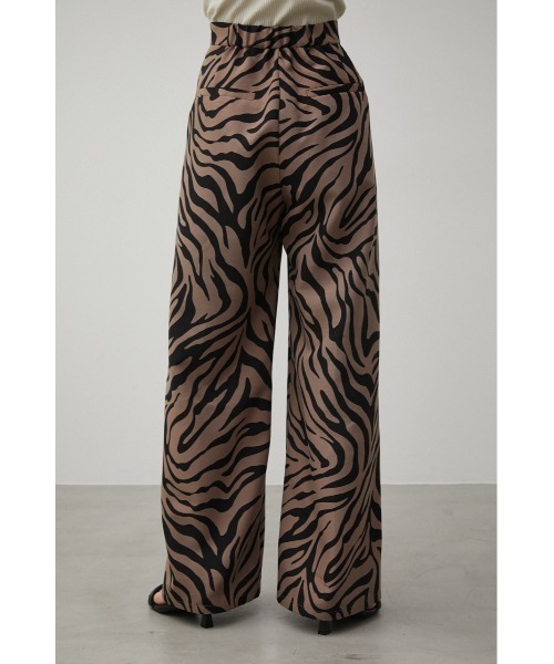 AZUL by moussy(アズールバイマウジー)の「CENTER SEAM ZEBRA PANTS/センターシームゼブラパンツ(その他パンツ・レディース・ホワイト系その他/ベージュ系その他・SMALL/MEDIUM)」の4枚目の写真