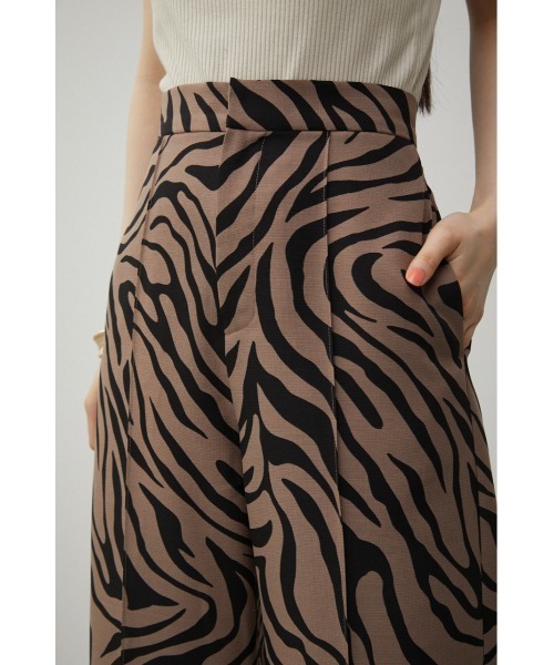 AZUL by moussy(アズールバイマウジー)の「CENTER SEAM ZEBRA PANTS/センターシームゼブラパンツ(その他パンツ・レディース・ホワイト系その他/ベージュ系その他・SMALL/MEDIUM)」の10枚目の写真