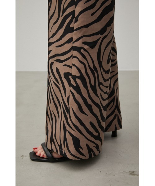 AZUL by moussy(アズールバイマウジー)の「CENTER SEAM ZEBRA PANTS/センターシームゼブラパンツ(その他パンツ・レディース・ホワイト系その他/ベージュ系その他・SMALL/MEDIUM)」の8枚目の写真