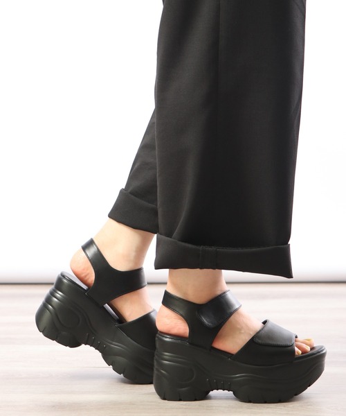 lus.（ラスドット）の「ベルクロ厚底サンダル8.5㎝ボリュームソール（サンダル・レディース・ブラック・S/L/LL/3L/SS/M）」の4枚目の写真