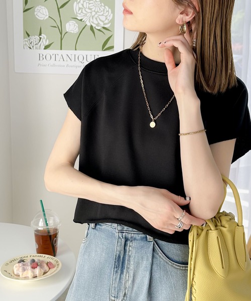 classicalelf（クラシカルエルフ）の「ラフにキマル。クロップド丈切りっぱなしスウェットトップス。（Tシャツ/カットソー・レディース・ブラック/アイボリー/グレー・LARGE/MEDIUM/SMALL/X-LARGE）」の14枚目の写真