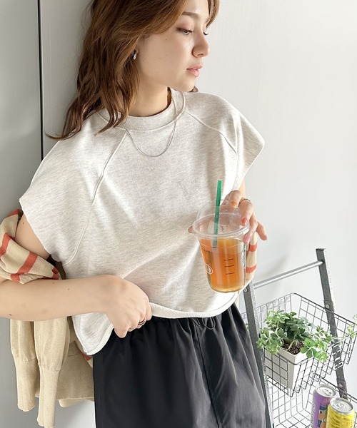 classicalelf（クラシカルエルフ）の「ラフにキマル。クロップド丈切りっぱなしスウェットトップス。（Tシャツ/カットソー・レディース・ブラック/アイボリー/グレー・LARGE/MEDIUM/SMALL/X-LARGE）」の5枚目の写真