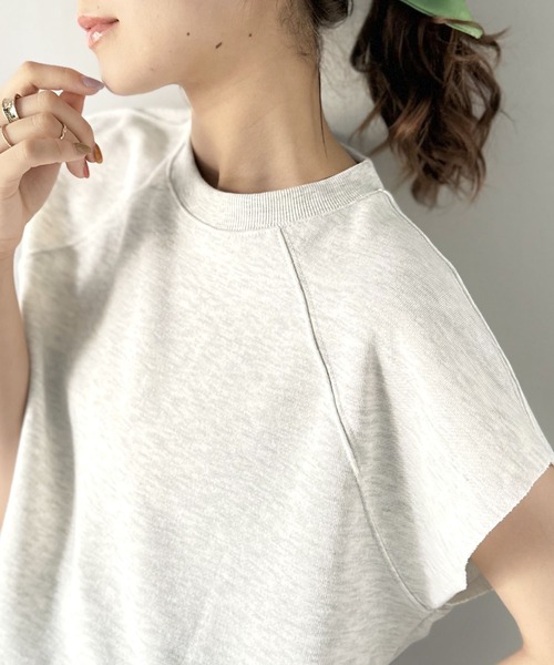 classicalelf（クラシカルエルフ）の「ラフにキマル。クロップド丈切りっぱなしスウェットトップス。（Tシャツ/カットソー・レディース・ブラック/アイボリー/グレー・LARGE/MEDIUM/SMALL/X-LARGE）」の6枚目の写真