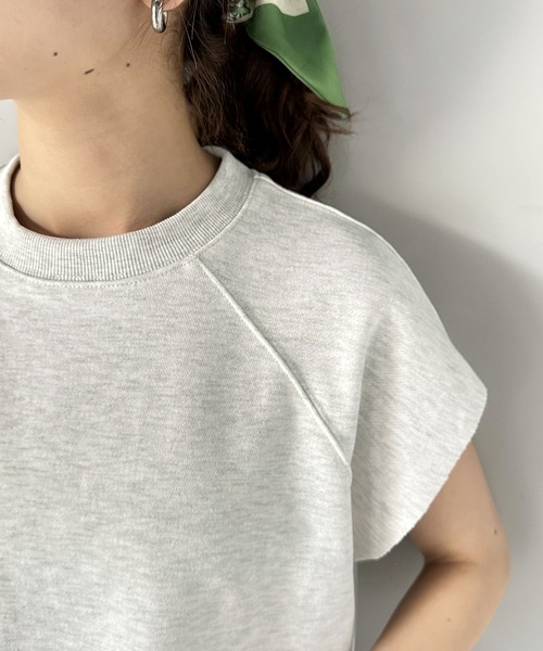 classicalelf（クラシカルエルフ）の「ラフにキマル。クロップド丈切りっぱなしスウェットトップス。（Tシャツ/カットソー・レディース・ブラック/アイボリー/グレー・LARGE/MEDIUM/SMALL/X-LARGE）」の16枚目の写真