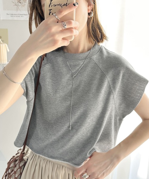 classicalelf（クラシカルエルフ）の「ラフにキマル。クロップド丈切りっぱなしスウェットトップス。（Tシャツ/カットソー・レディース・ブラック/アイボリー/グレー・LARGE/MEDIUM/SMALL/X-LARGE）」の4枚目の写真