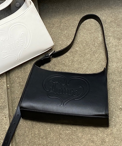 WEGO（ウィゴー）の「WEGO/ハートエンボスロゴハンドバッグ（ショルダーバッグ・レディース・ホワイト/ブラック・FREE）」の2枚目の写真