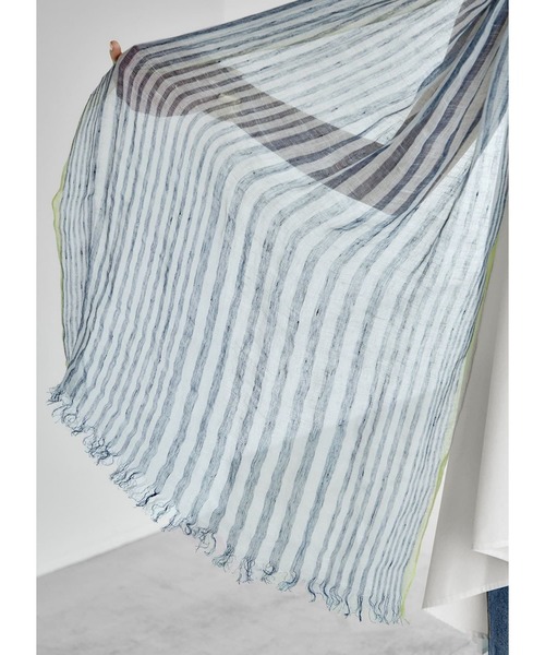 STYLE DELI（スタイルデリ）の「ポイントカラーストライプリネンストール（ストール/ショール・レディース・ネイビー・FREE）」の2枚目の写真