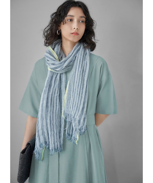 STYLE DELI（スタイルデリ）の「ポイントカラーストライプリネンストール（ストール/ショール・レディース・ネイビー・FREE）」の8枚目の写真
