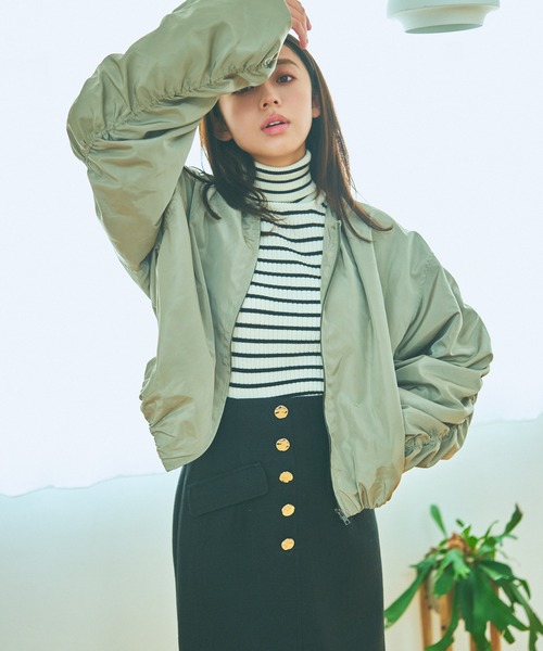 mysty woman（ミスティウーマン）の「袖ボリュームノーカラーブルゾン　970907（ブルゾン・レディース・ブラウン系その他/カーキ/ホワイト系その他/ブラック・FREE）」の4枚目の写真