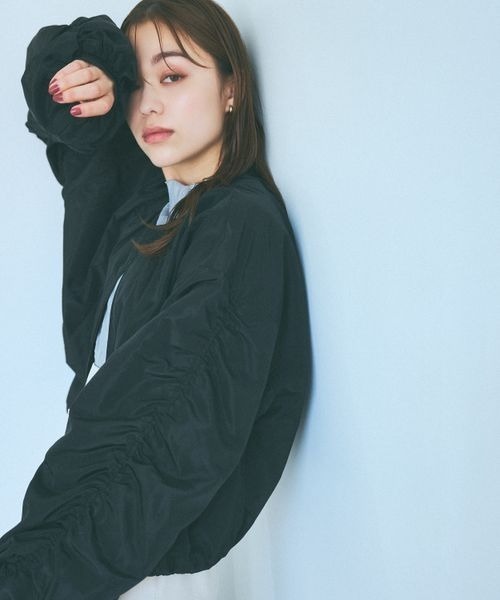 mysty woman（ミスティウーマン）の「袖ボリュームノーカラーブルゾン　970907（ブルゾン・レディース・ブラウン系その他/カーキ/ホワイト系その他/ブラック・FREE）」の3枚目の写真