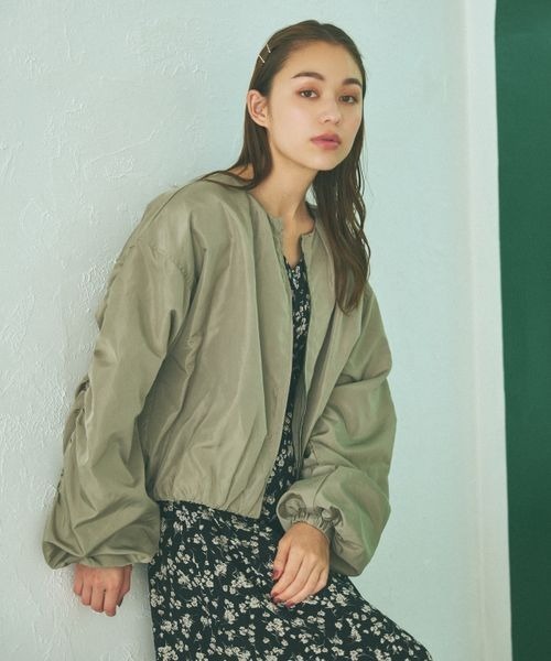 mysty woman（ミスティウーマン）の「袖ボリュームノーカラーブルゾン　970907（ブルゾン・レディース・ブラウン系その他/カーキ/ホワイト系その他/ブラック・FREE）」の7枚目の写真