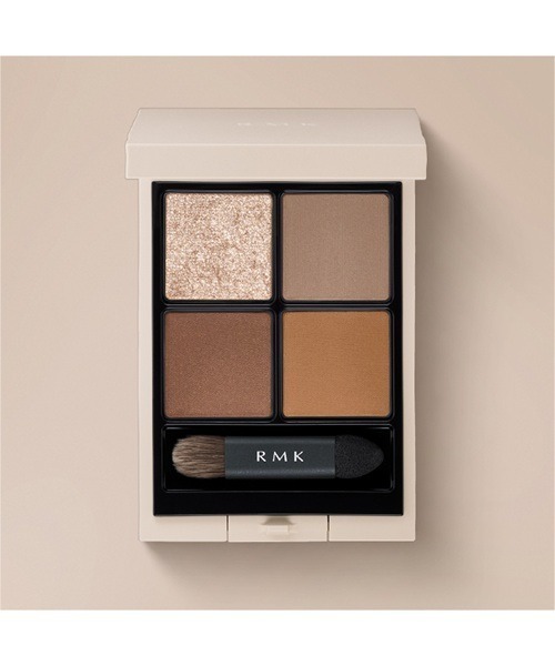 RMK（アールエムケー）の「RMK シンクロマティック アイシャドウパレット（アイシャドウ・レディース・03 コンパッショネイト/02 ストリート スマート/01 ソフト スポット/04 オール ハート/08 エンチャンティング/05 ディライトフル/06 インジーニアス/07 ヴィジョナリー/09 スマート アンド ウィッティ/14 マグネティック ミューズ/EX-19 ステルス & スパーク/10 ソフト スポット ストーン/11 ソフト スポット トレンチ/12 ローズ ビート/13 ディサーニング・FREE）」の12枚目の写真