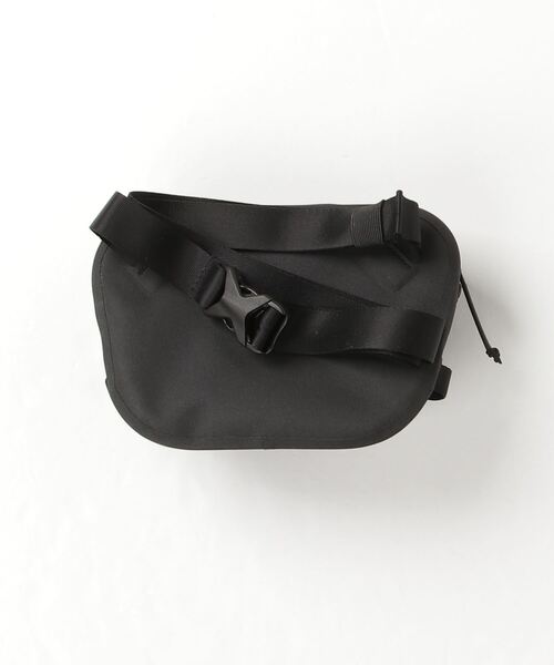 DESCENTE（デサント）の「防水ボディバッグ（ボディバッグ/ウエストポーチ・メンズ・ブラック・F）」の2枚目の写真