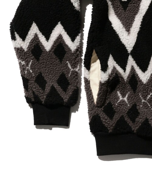 BEAMS PLUS(ビームスプラス)の「BEAMS PLUS / ジャカード ボアフリース クルーネック(スウェット・メンズ・ブラック/ライトグレー・L/M/XL/SMALL)」の17枚目の写真