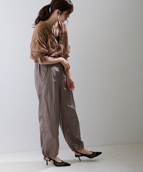 FLEUR DE KALINA(フレールドゥカリーナ)の「【FLEUR DE KALINA/フレール ドゥ カリーナ】ドローストリング ナイロンシャカシャカ パンツ(その他パンツ・レディース・ブラック/モカ・FREE)」の9枚目の写真